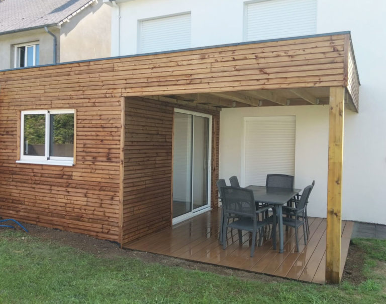 Création d'une terrasse couverte avec abri en bardage bois - Plérin